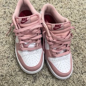 nike pink velvet dunk lows